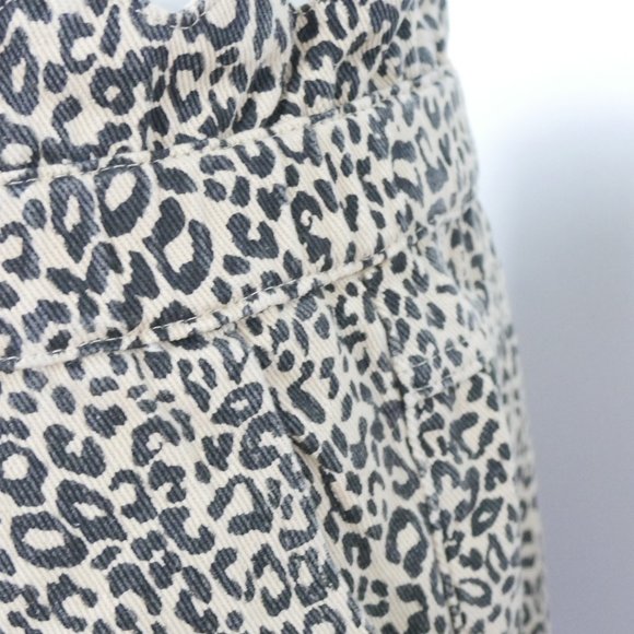 NWT Gilli Leopard Print Scalloped Bottom Paperbag Waist Shorts Medium - Picture 8 of 12